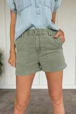 Ava Shorts in Palm Leaves Green